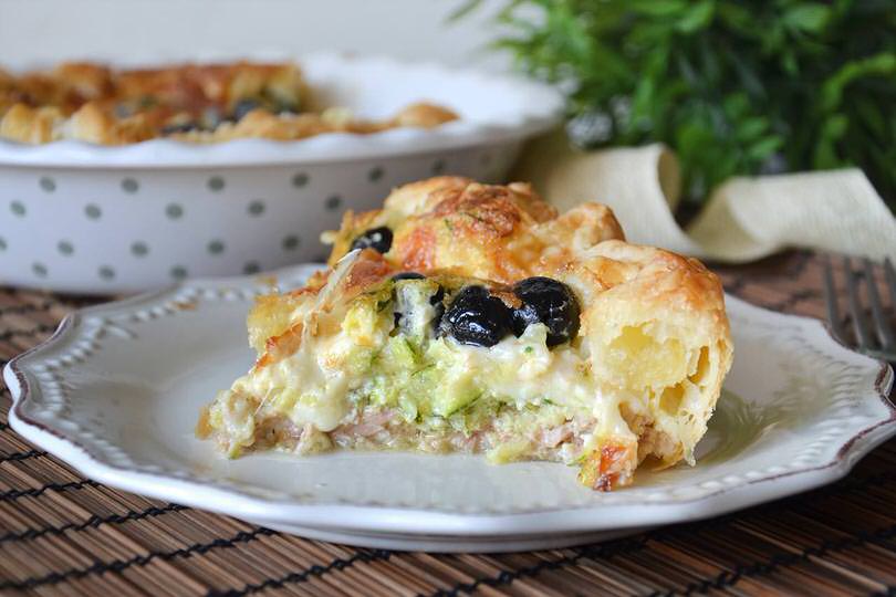 Torta salata con tonno e zucchine