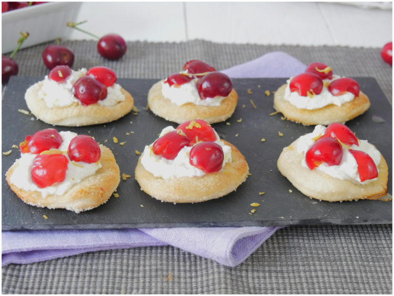 Pizzette dolci alle ciliegie