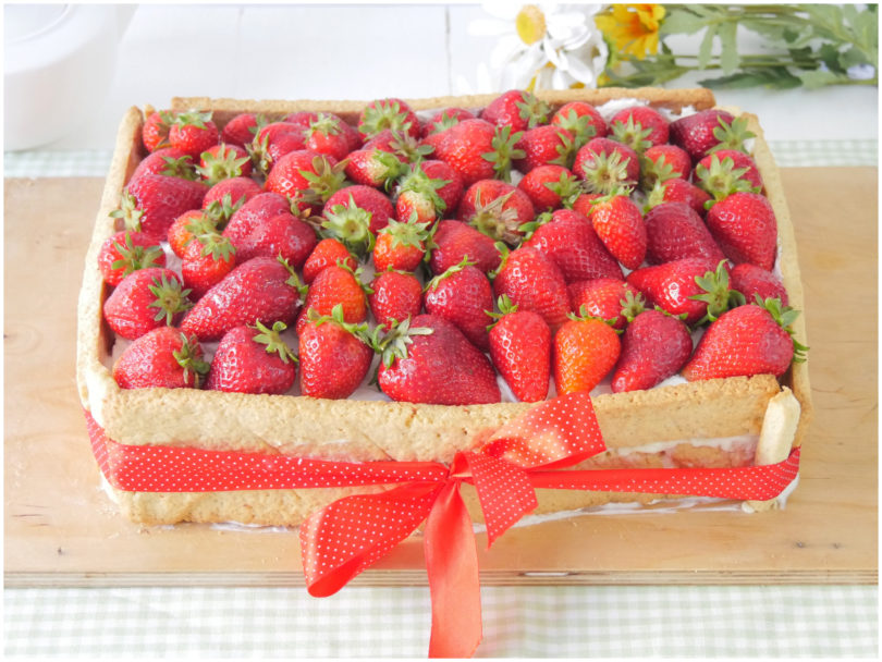 Torta cassetta di fragole