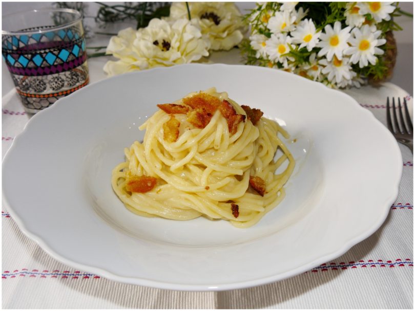 Pasta con crema di cipolle