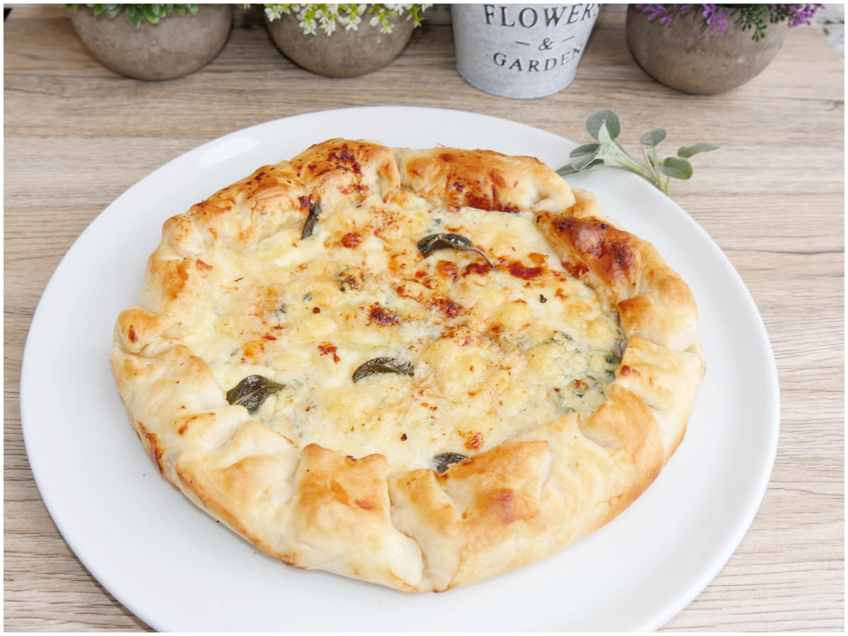 Torta salata ai quattro formaggi