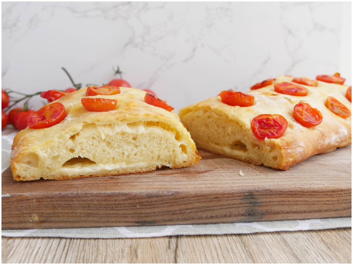 Rotolo di focaccia pugliese