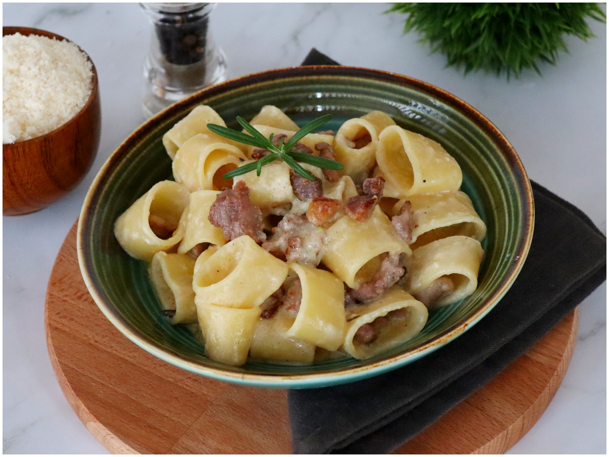 Paccheri crema di parmigiano e salsiccia
