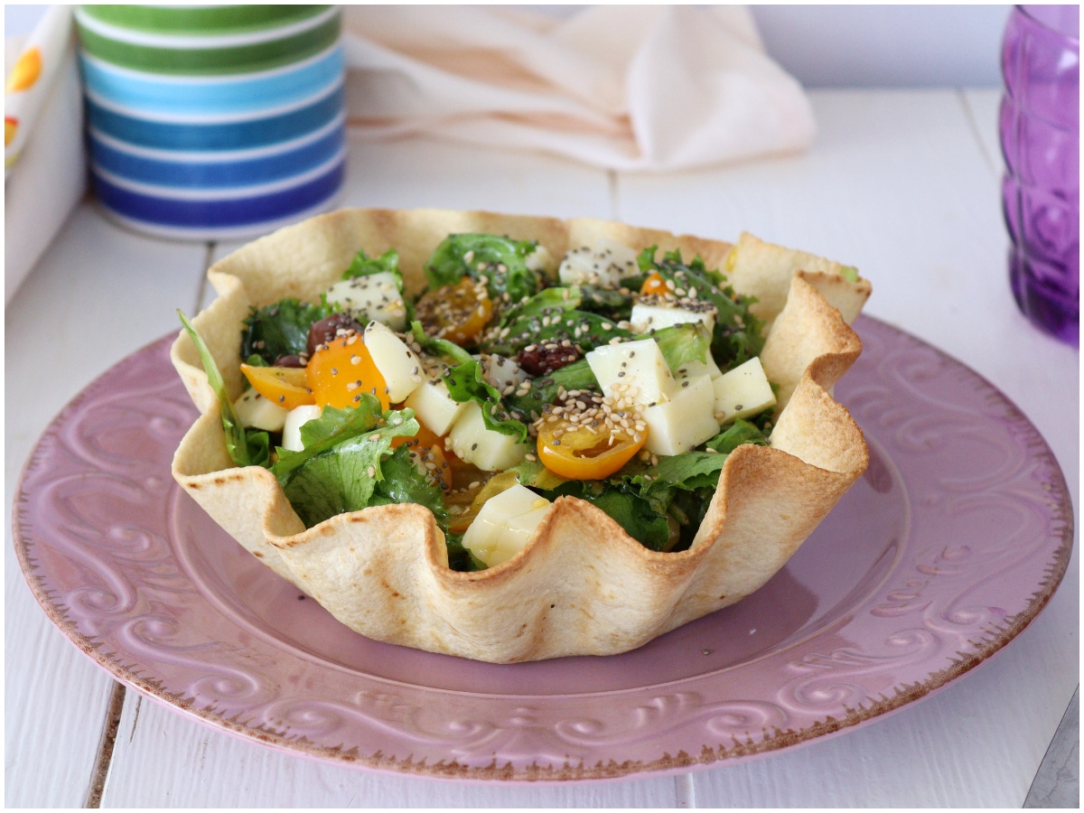 Cestini di piadine con insalata