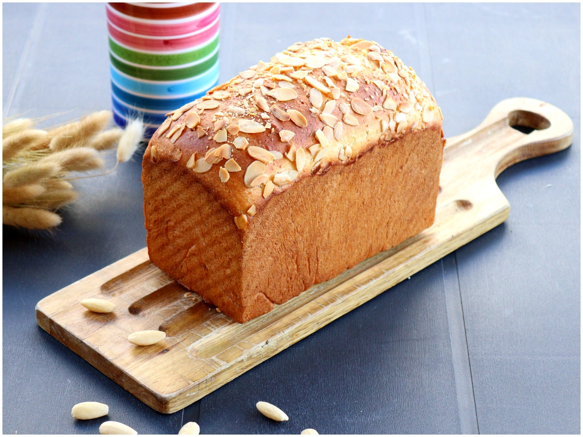 Pane alle mandorle