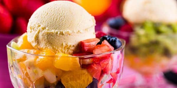 Come servire il gelato con la frutta