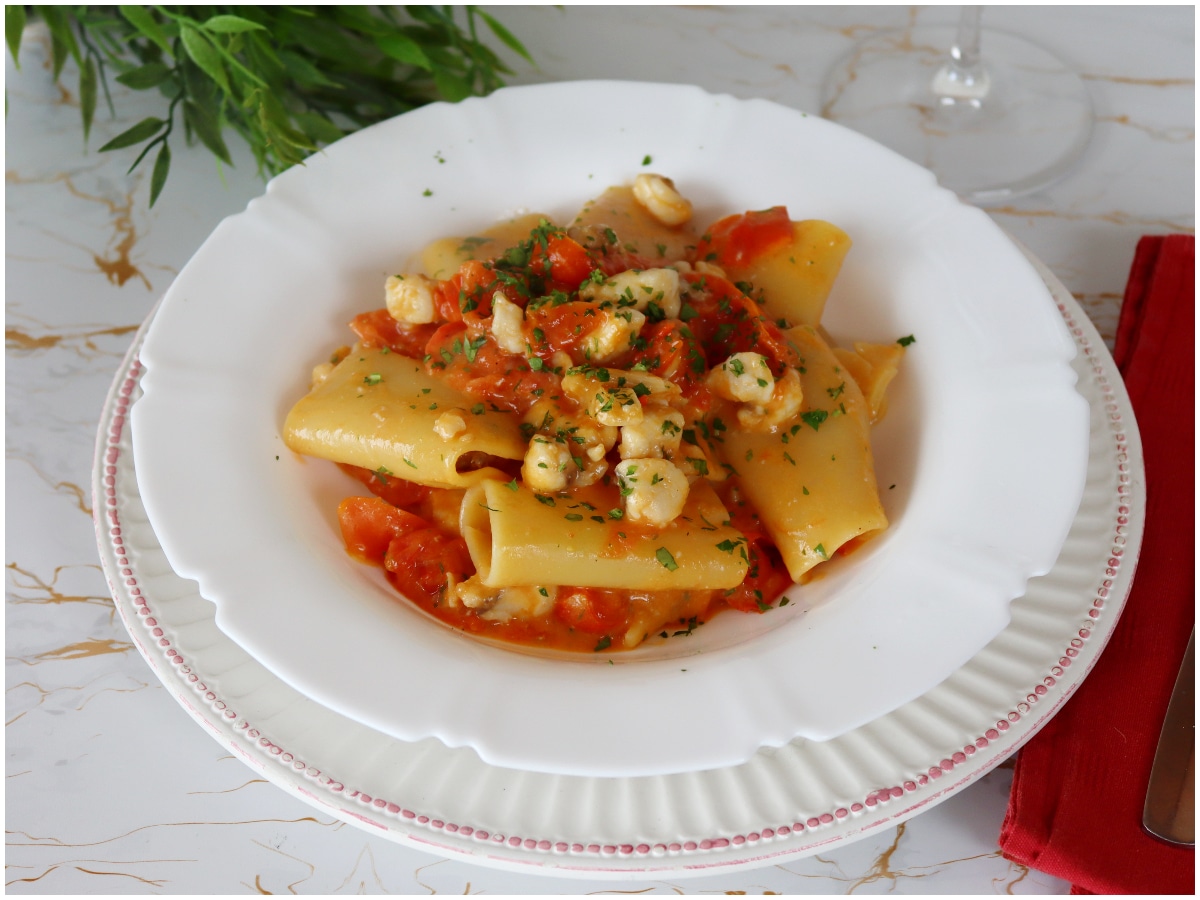 Paccheri con rana pescatrice