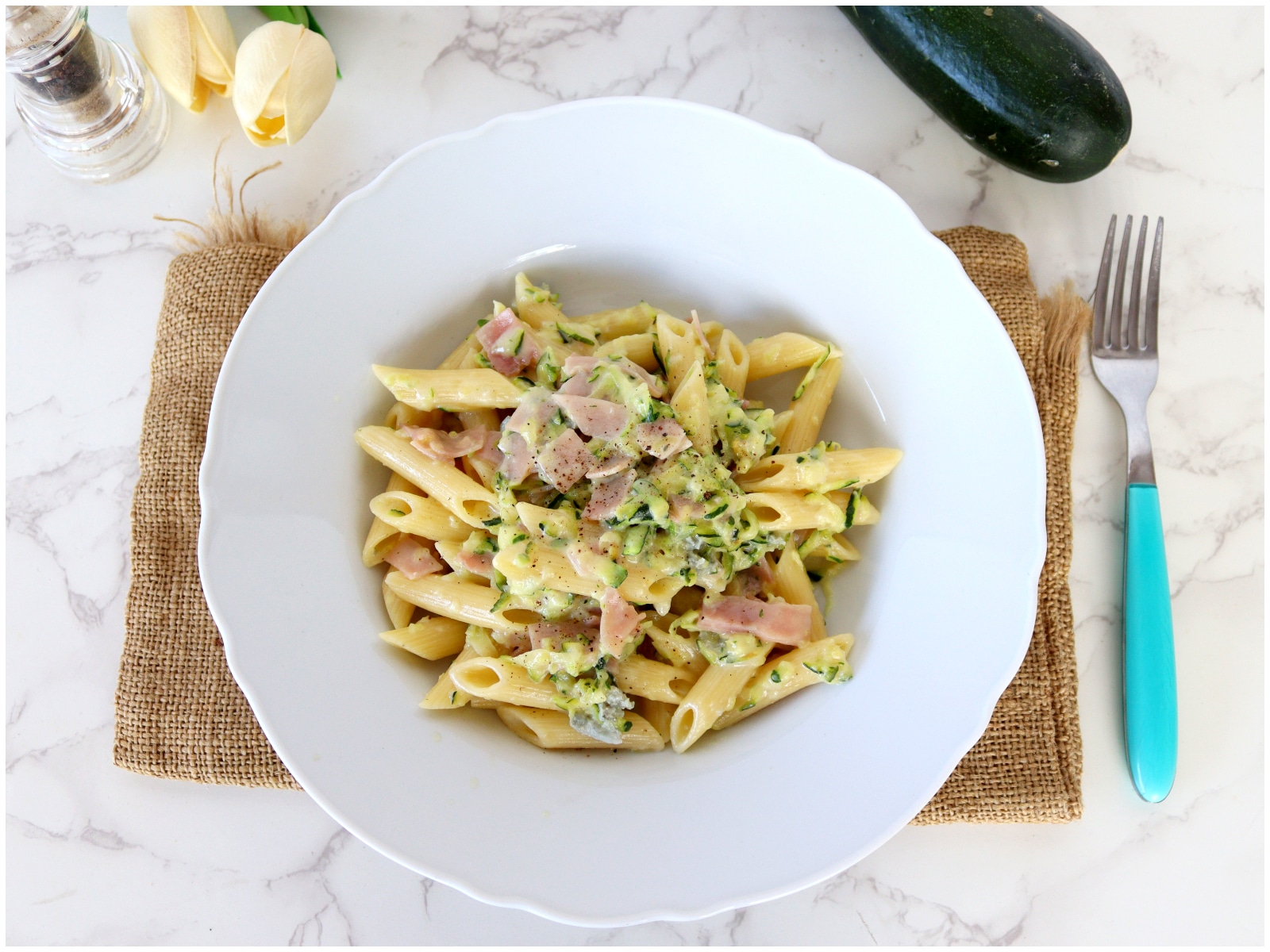 Penne al gorgonzola, zucchine e prosciutto cotto