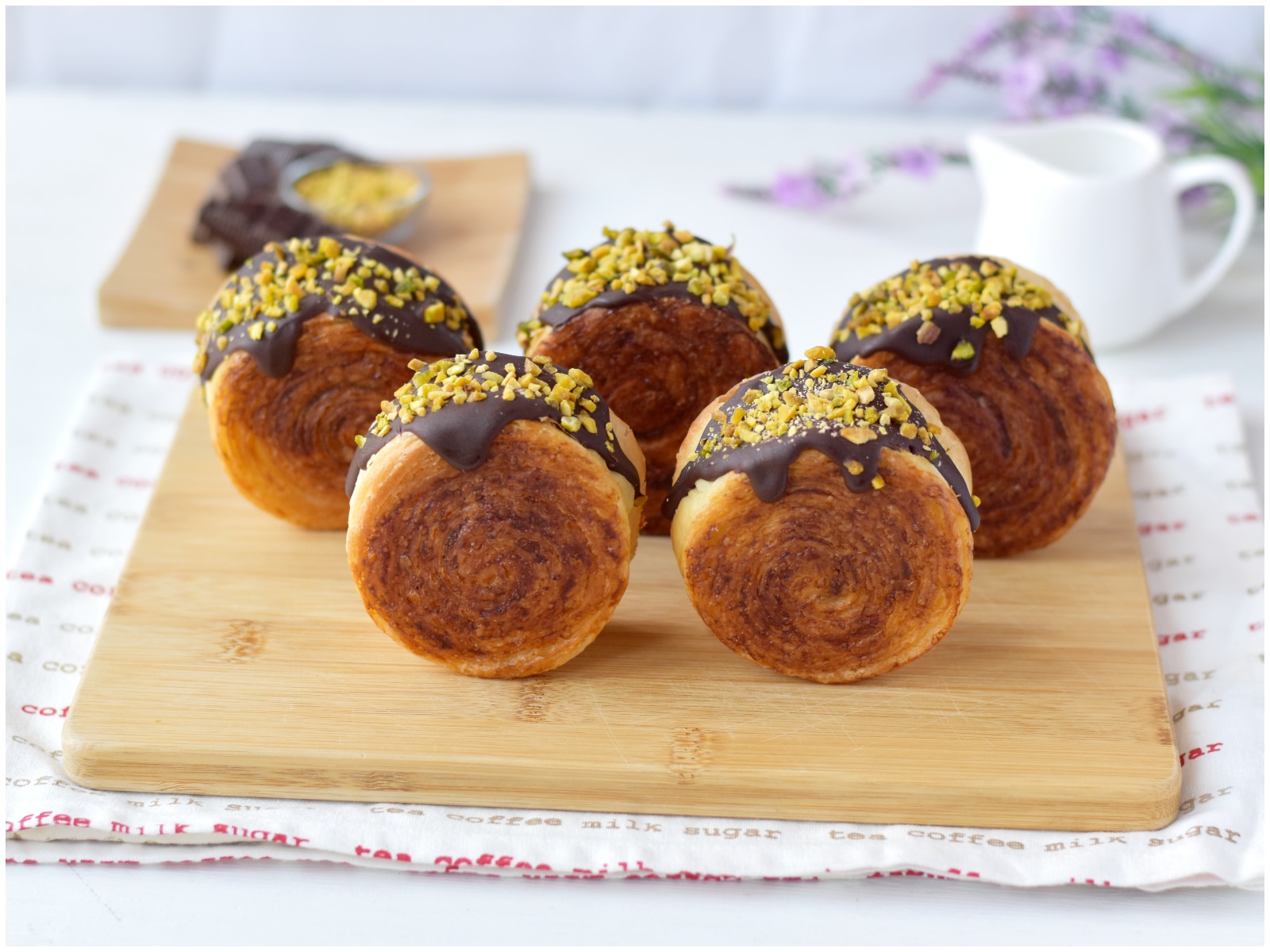 Roll croissants