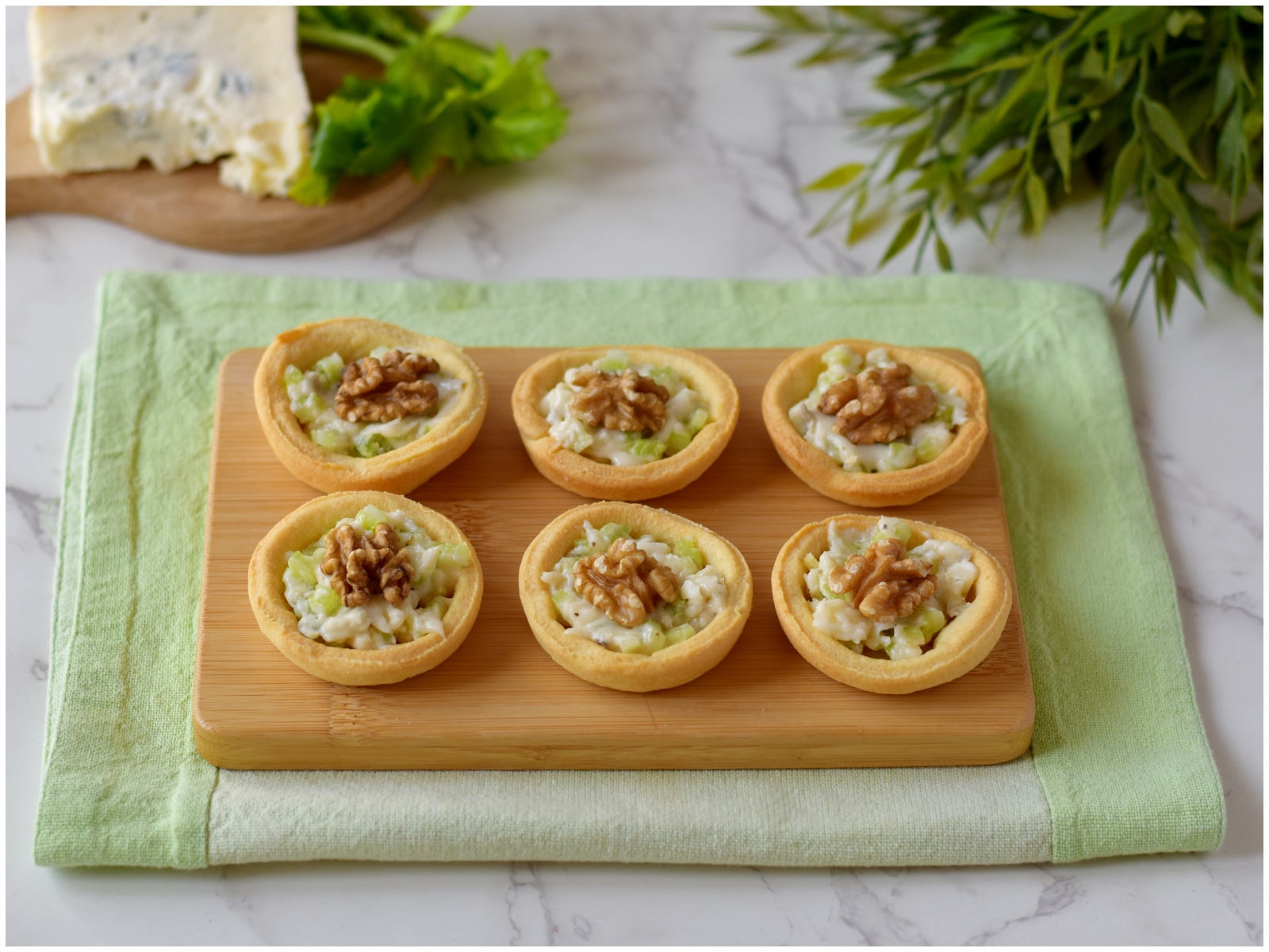 Cestini con gorgonzola sedano e noci