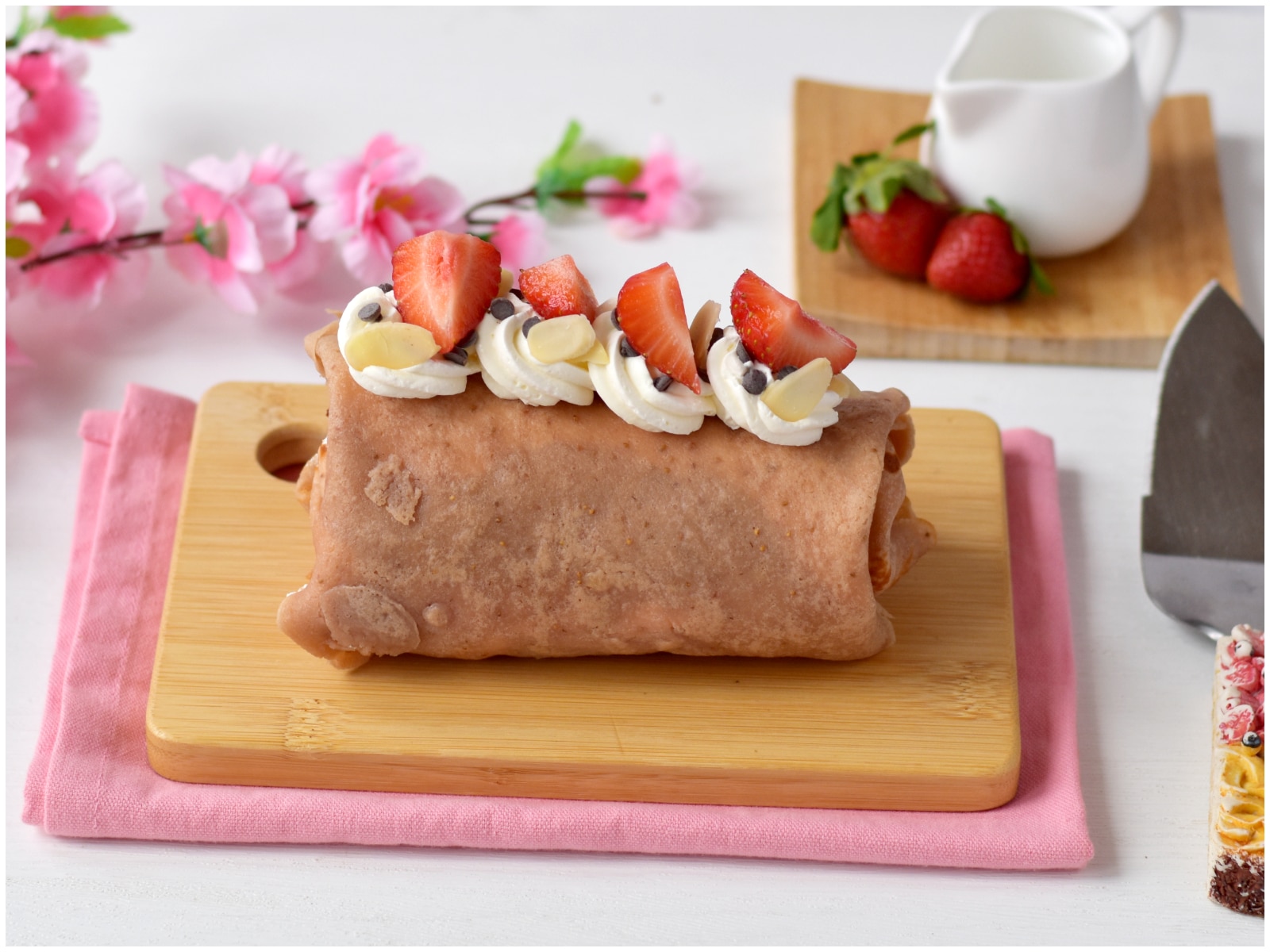 Rotolo di crêpes alle fragole